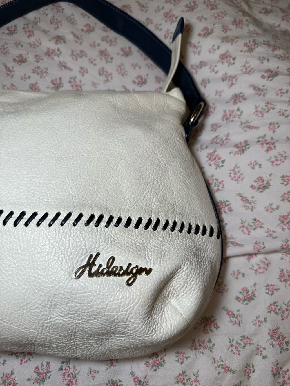Hidesign Vintage White Leather Shoulder Bag with Navy Trim